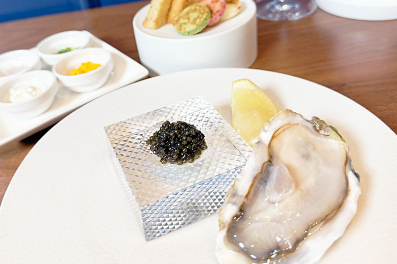 新見フレッシュキャビアと北木島産フレッシュオイスター