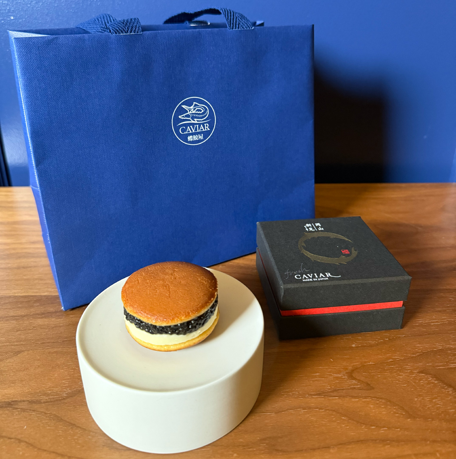 キャビアどら焼き（化粧箱、手提げ袋付）